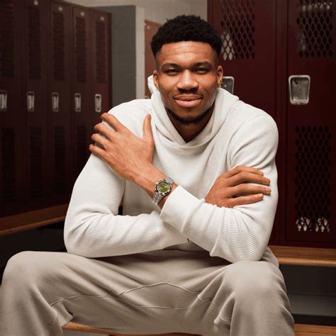 giannis antetokounmpo breitling.